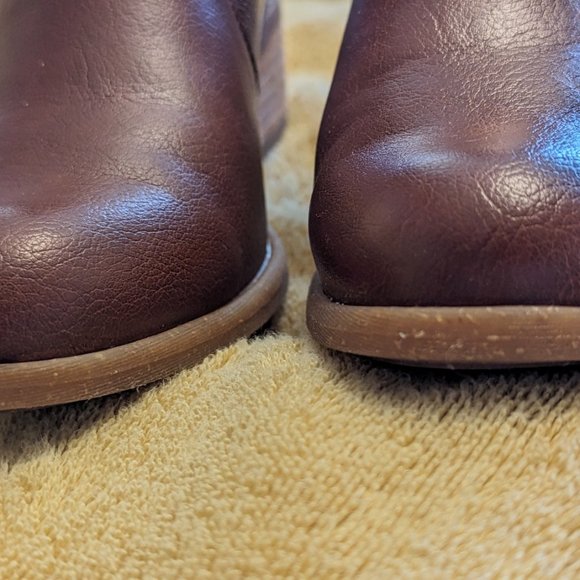 B. O. C. Women's Lucy Ankle Booties - Picture 4 of 11